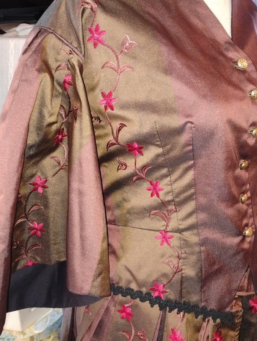 Brown Two Tone Taffeta Victorian Walking Dress Red Floral Embroidery Reenactor - Picture 6 of 15